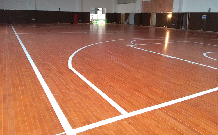 學(xué)校籃球館地板什么牌子好