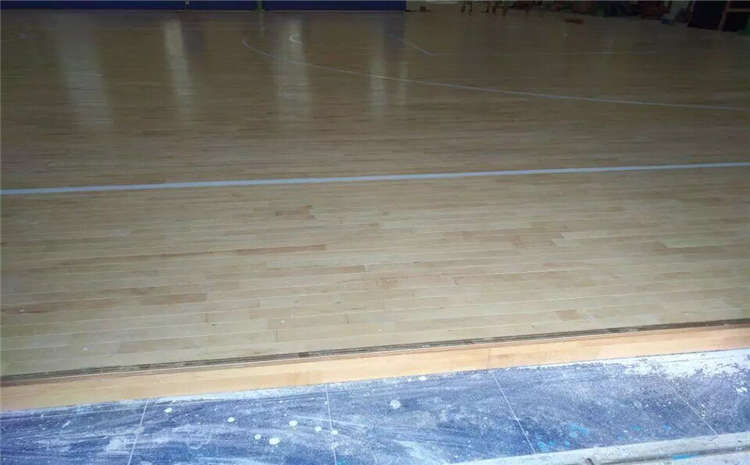 楓木舞蹈房木地板怎么翻新？