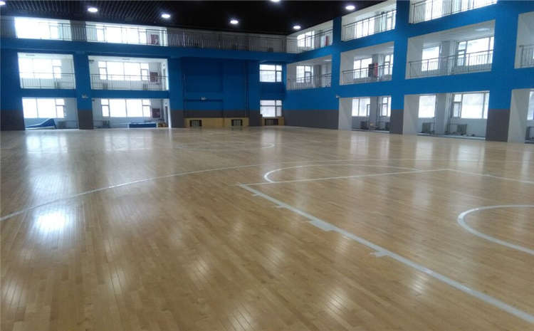 體育木地板翻新具體怎么操作？