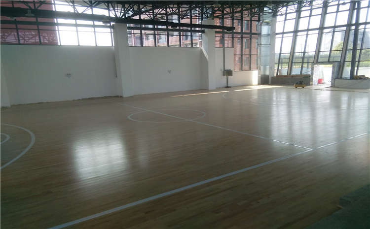 大型體育木地板哪家好
